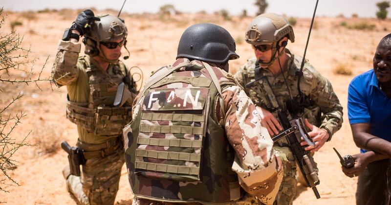 Nigerien Armed Forces conduct a key leader engagement training with 20th Special Forces Group during Flintlock 18 in Niger, Africa on April 16, 2018. (Staff Sgt. Jeremiah Runser/Army)