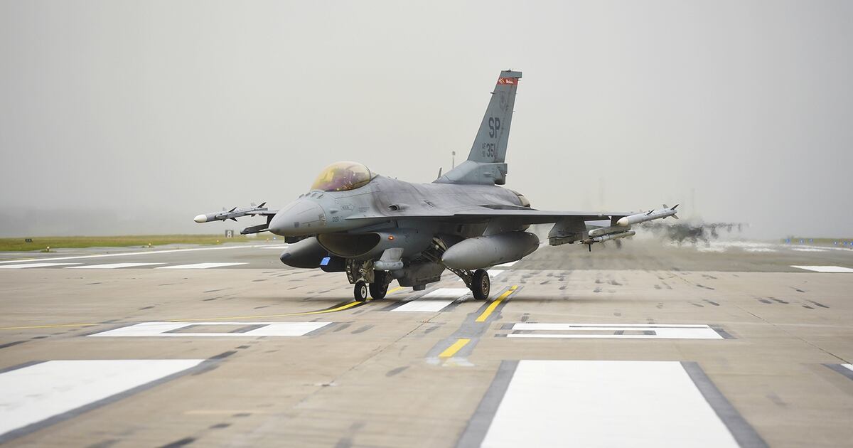 Us F 16 Fighter Jet Crashes In Germany Pilot Ejects To Safety