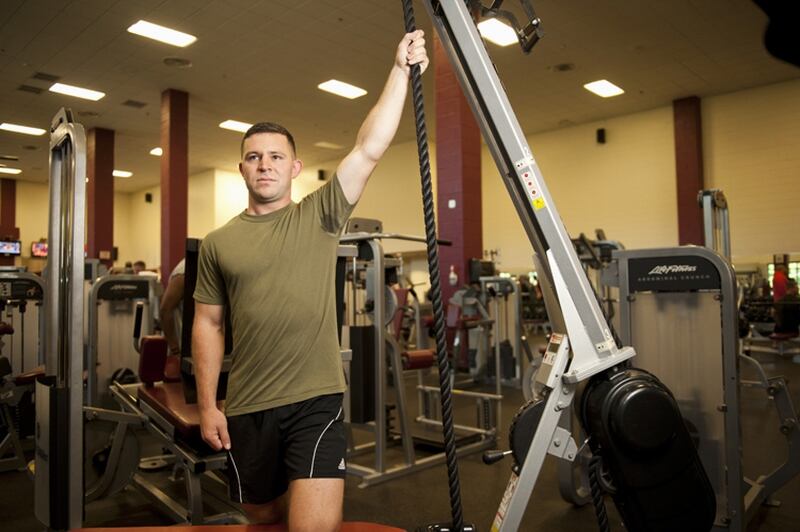 Military Muscle 5 Exercises Using Your Gym S Viper Rope Trainer