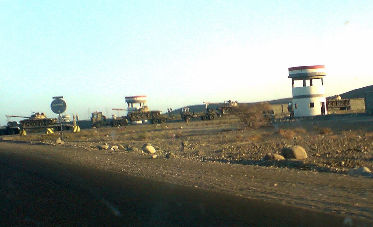 Reports U S forces evacuating Yemen air  base 