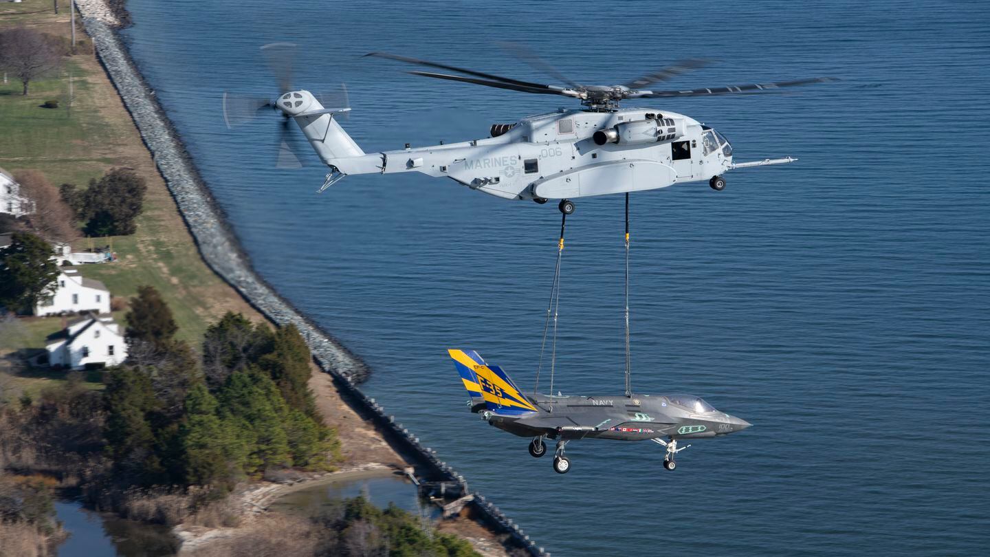 A CH-53K carries a non-flying F-35C model during a load certification lift out of Naval Air Station Patuxent River, Md., on Dec. 13, 2022. (Kyra Helwick/U.S. Navy)