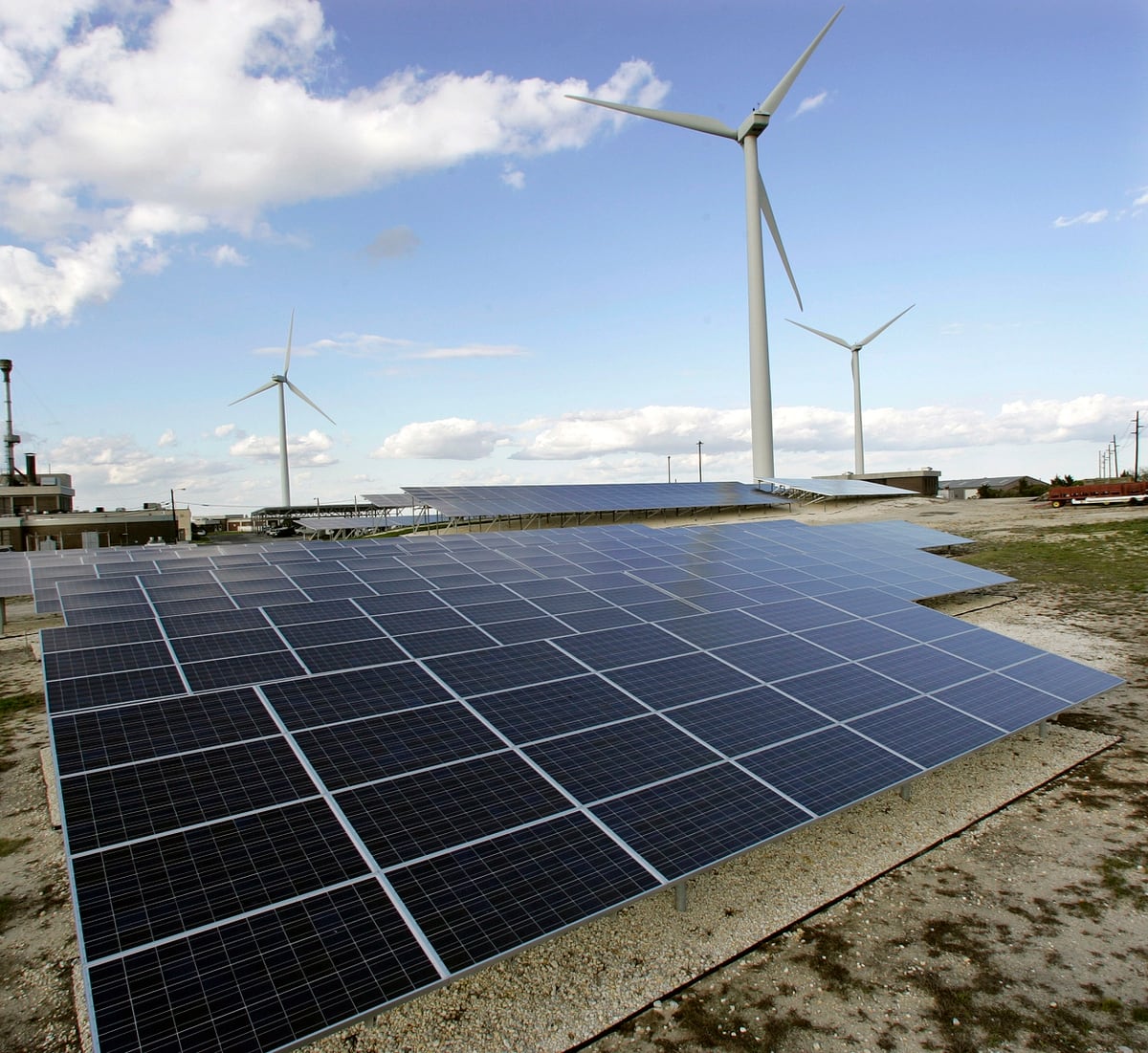 Fort Hood gets solar, wind farms in Army's largest energy project
