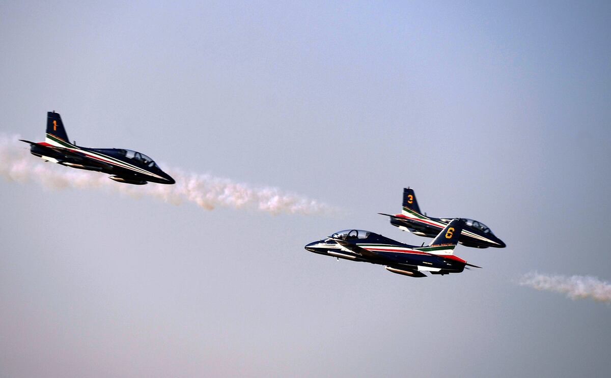 Italy S M 345 Fighter Trainer Slated For Contract This Year