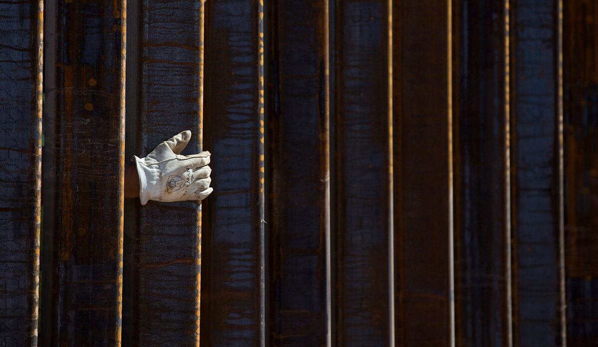 Us Government Awards Largest Ever Contract For Border Wall