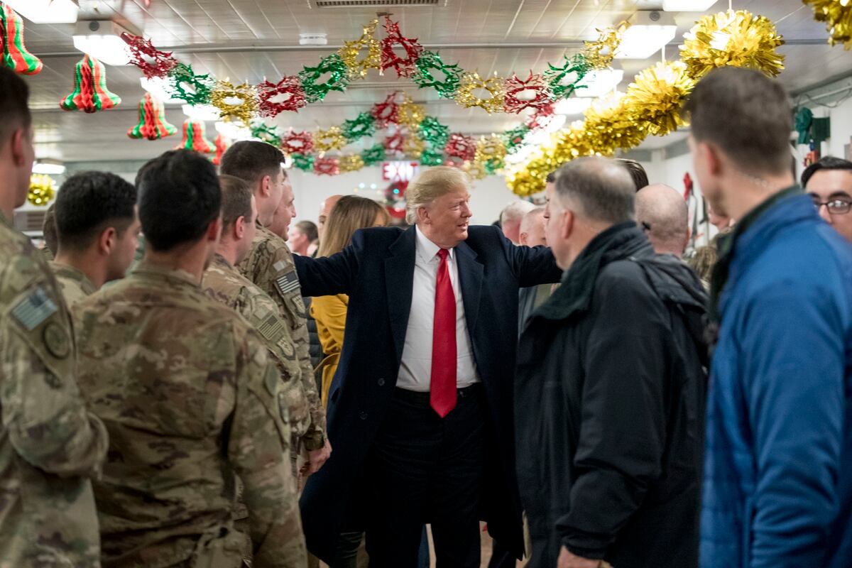trump Ä±raq soldier visit ile ilgili gÃ¶rsel sonucu