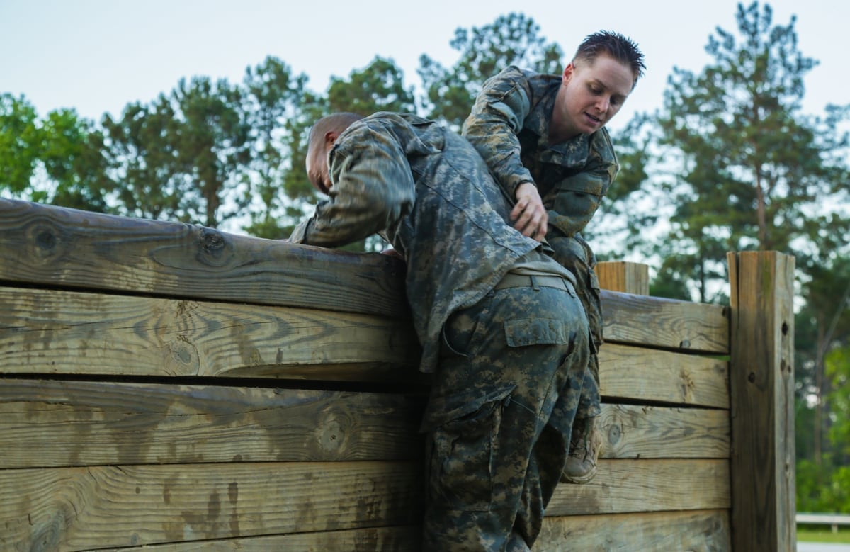 Female Soldiers Cut Off Hair To Meet Ranger School Rule