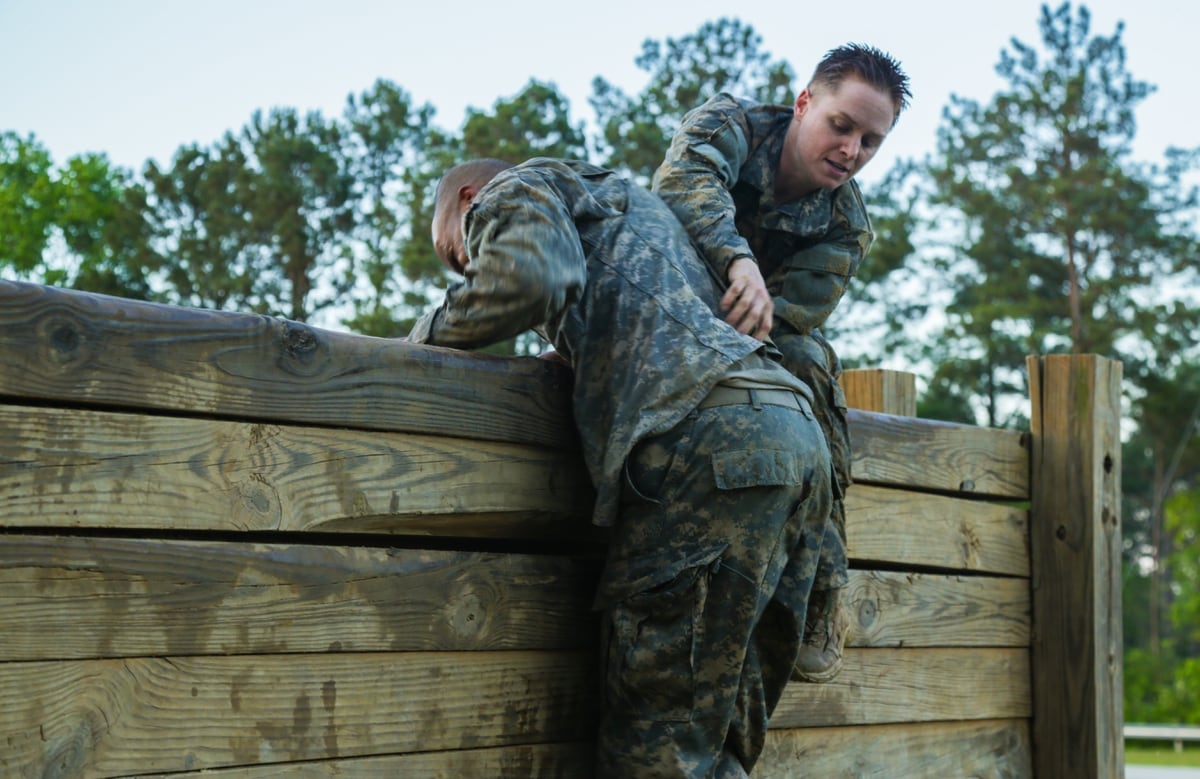 female soldiers cut off hair to meet ranger school rule