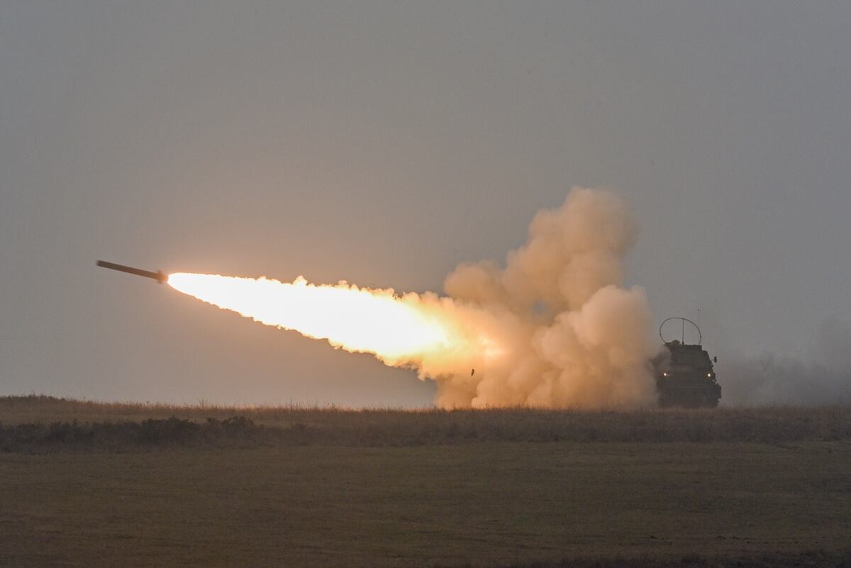 US Military News • US & British Soldiers • Live Fire MLRS – Exercise DE 21 Estonia May 5, 2021.
