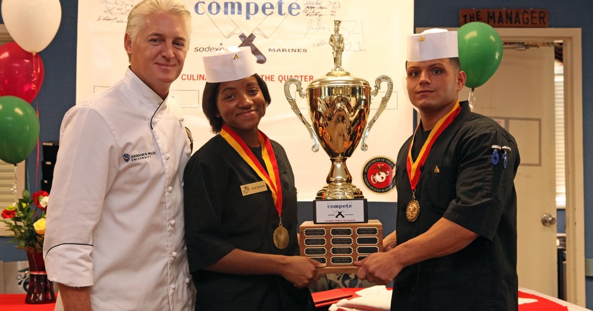 Marine Chef Apologizes For Remarks About Women On Hell S Kitchen