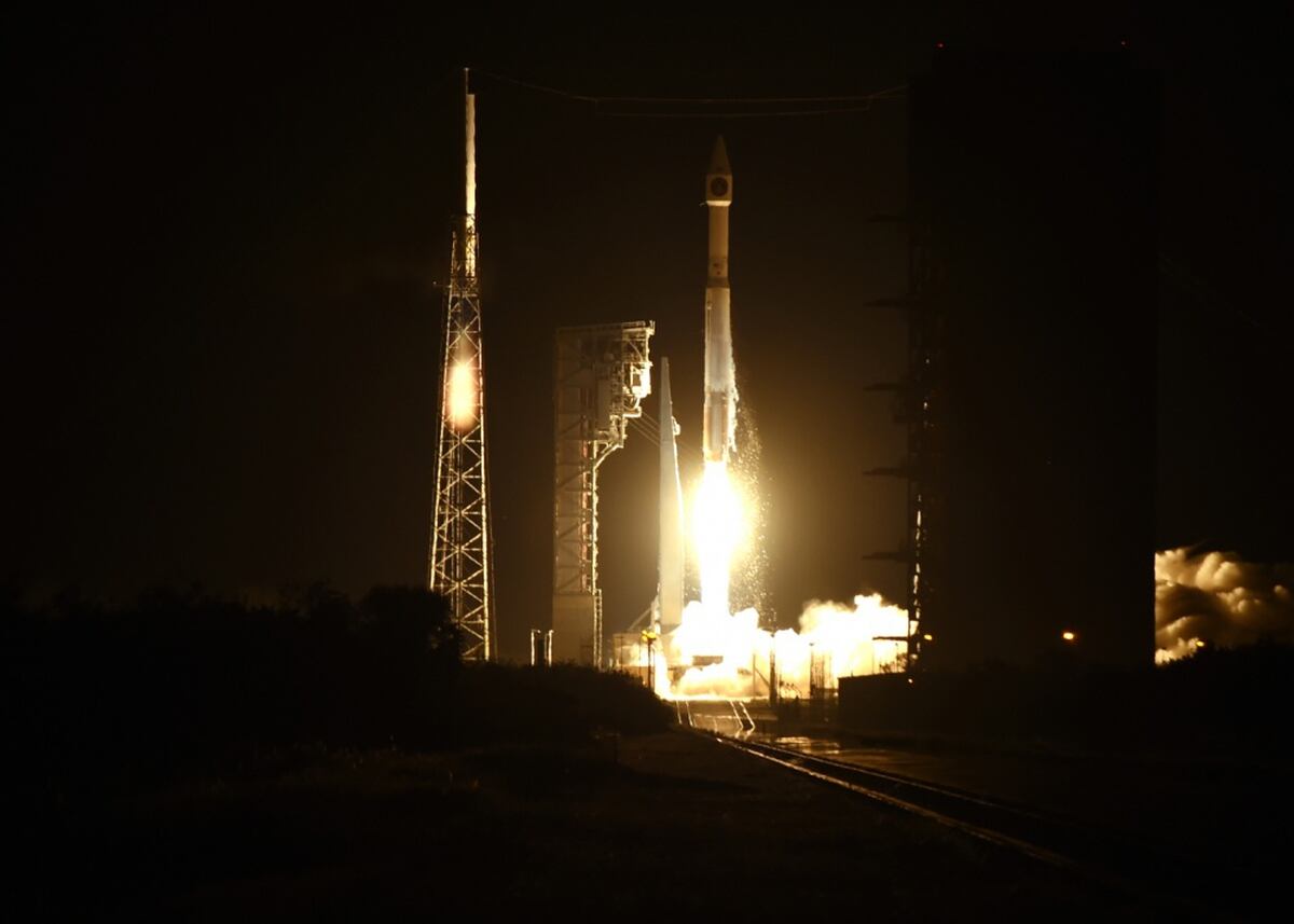 One Military Space Agency S Plan For 1 000 New Satellites By 2026