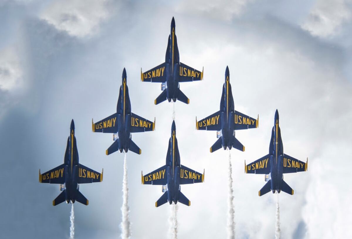 Blue Angels Jets Swap Paint In Close Call Over Pensacola