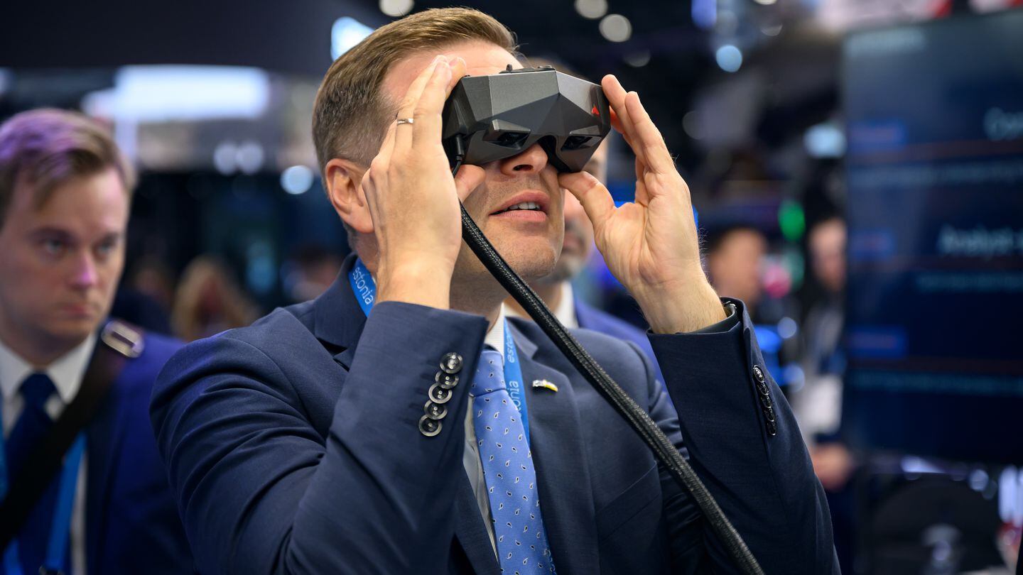 Estonian Defence Minister Hanno Pevkur tries on the viewfinder of the Vegvisir CORE mixed reality situational awareness system as he visits the country's pavilion at DSEI on Sept. 13, 2023, in London, England. (Leon Neal/Getty Images)