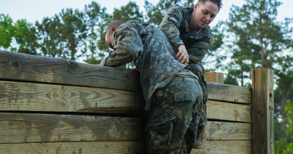 Female Soldiers Cut Off Hair To Meet Ranger School Rule