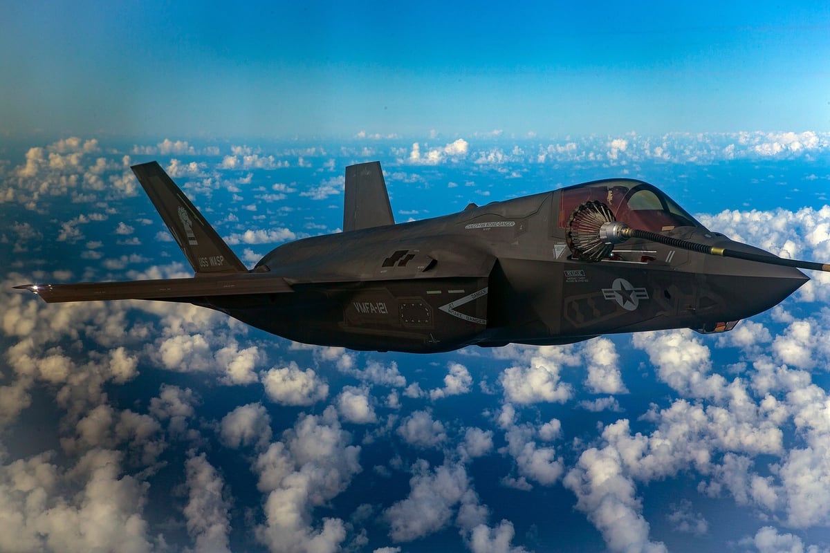 First Female Marine F 35b Pilot Graduates Training While