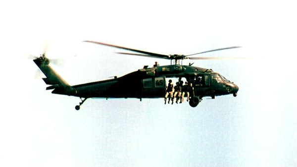 A U.S. Black Hawk helicopter with U.S. troops in Mogadishu, Somalia, Sept. 2, 1993. (Alexander Joe/AFP via Getty Images)