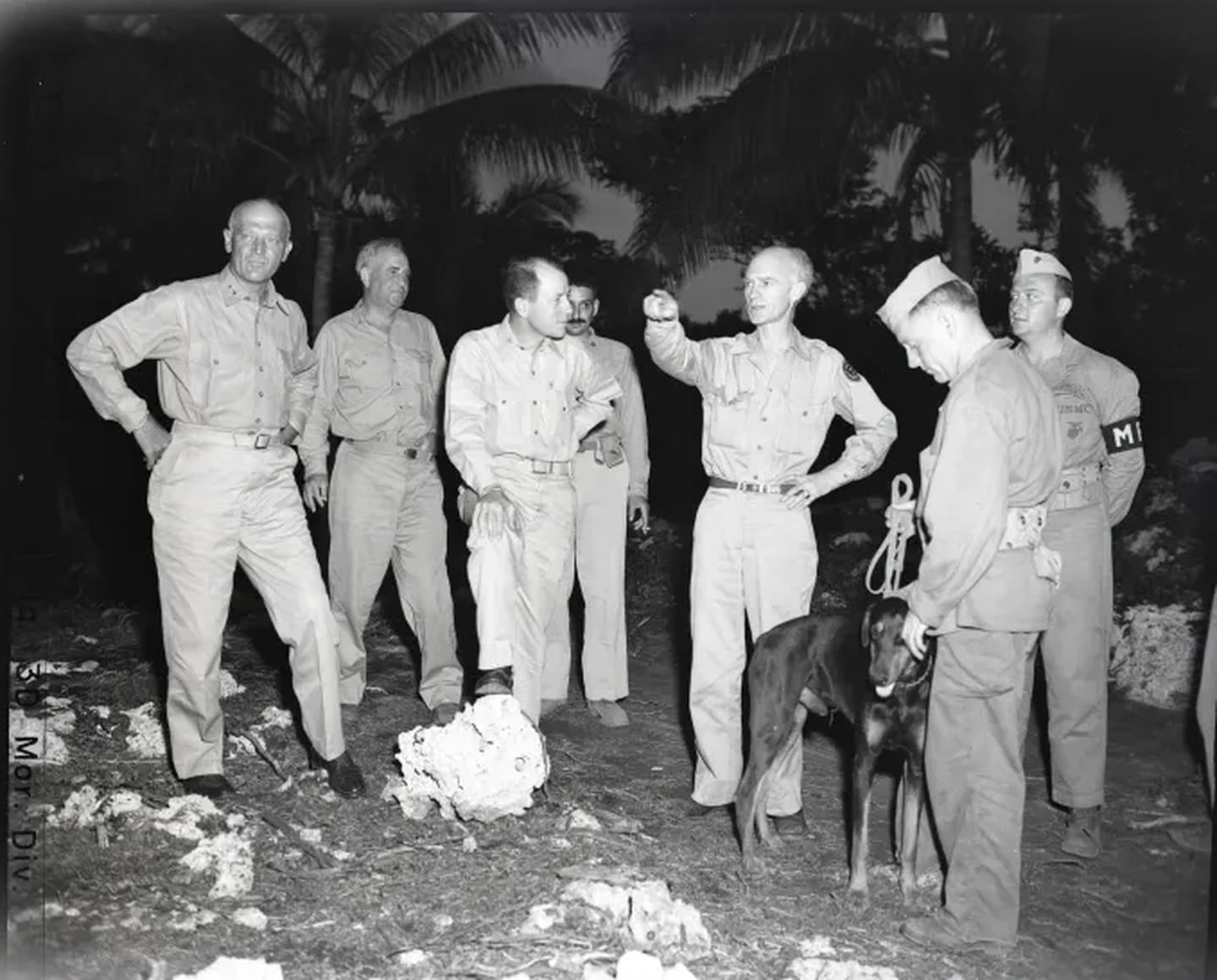Ernie Pyle talks to Maj. Gen. Graves B. Erskine during Pyle’s first trip into the Pacific on Jan. 22, 1945. Previously, he wrote about “GI Joe” from the European Theater of Operations.