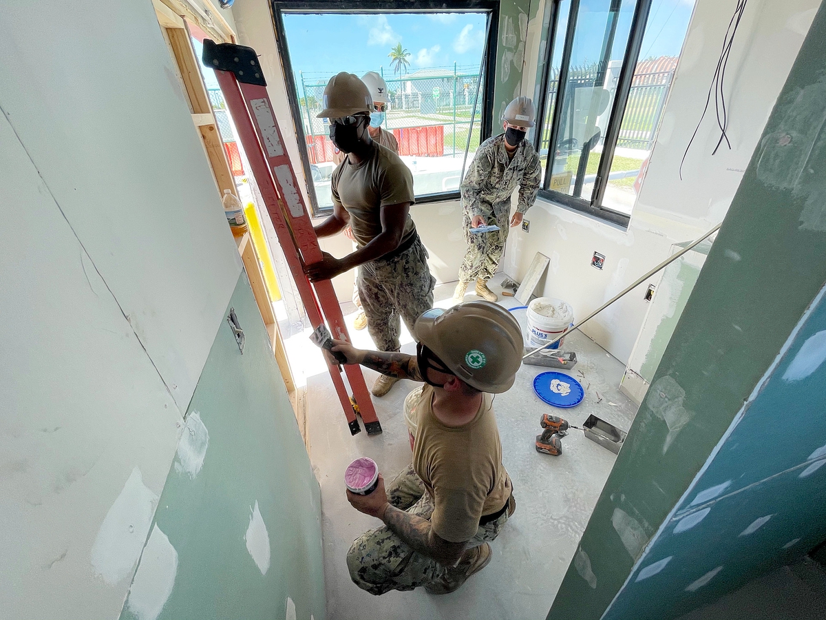Navy Creates One Seabee Rating For E 9s As Service Aims To Facilitate Promotion Opportunities Castle of glass e un brano scritto e inciso dai linkin park, contenuto nell'album living things pubblicato nel 2012. navy creates one seabee rating for e 9s