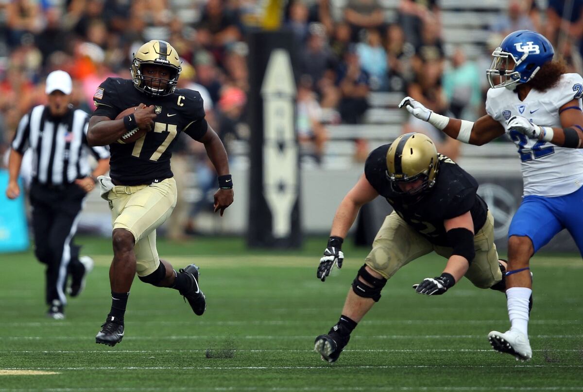 Woolfolk Scores 2 Tds In 4th Army Beats Buffalo 21 17