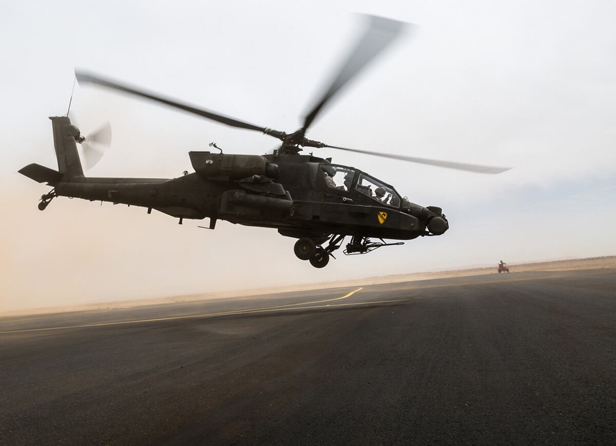 Boeing Joint Venture Preps To Overhaul Saudi Apache Helicopter Fleet