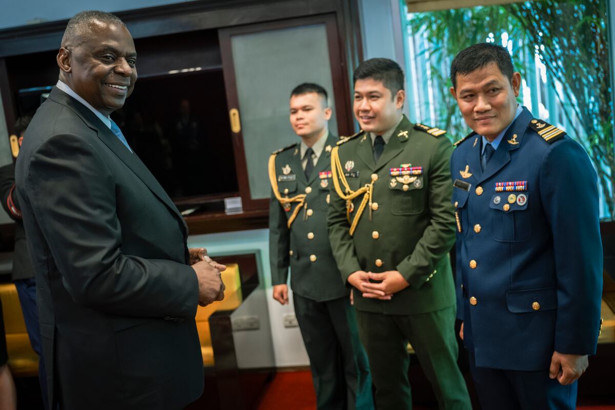 US defense secretary visits Cambodia seeking reset amid China concerns