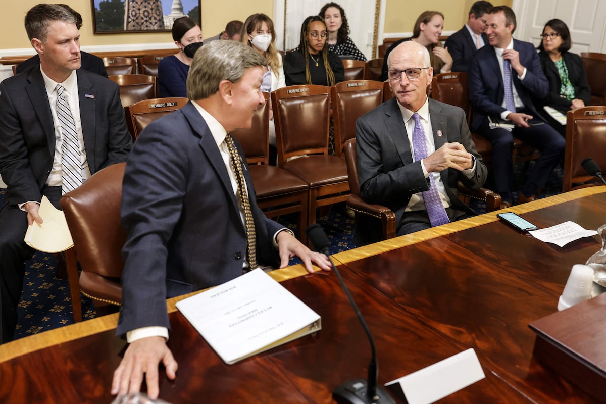 NextImg:Bipartisan House proposal aims to speed up defense acquisition work