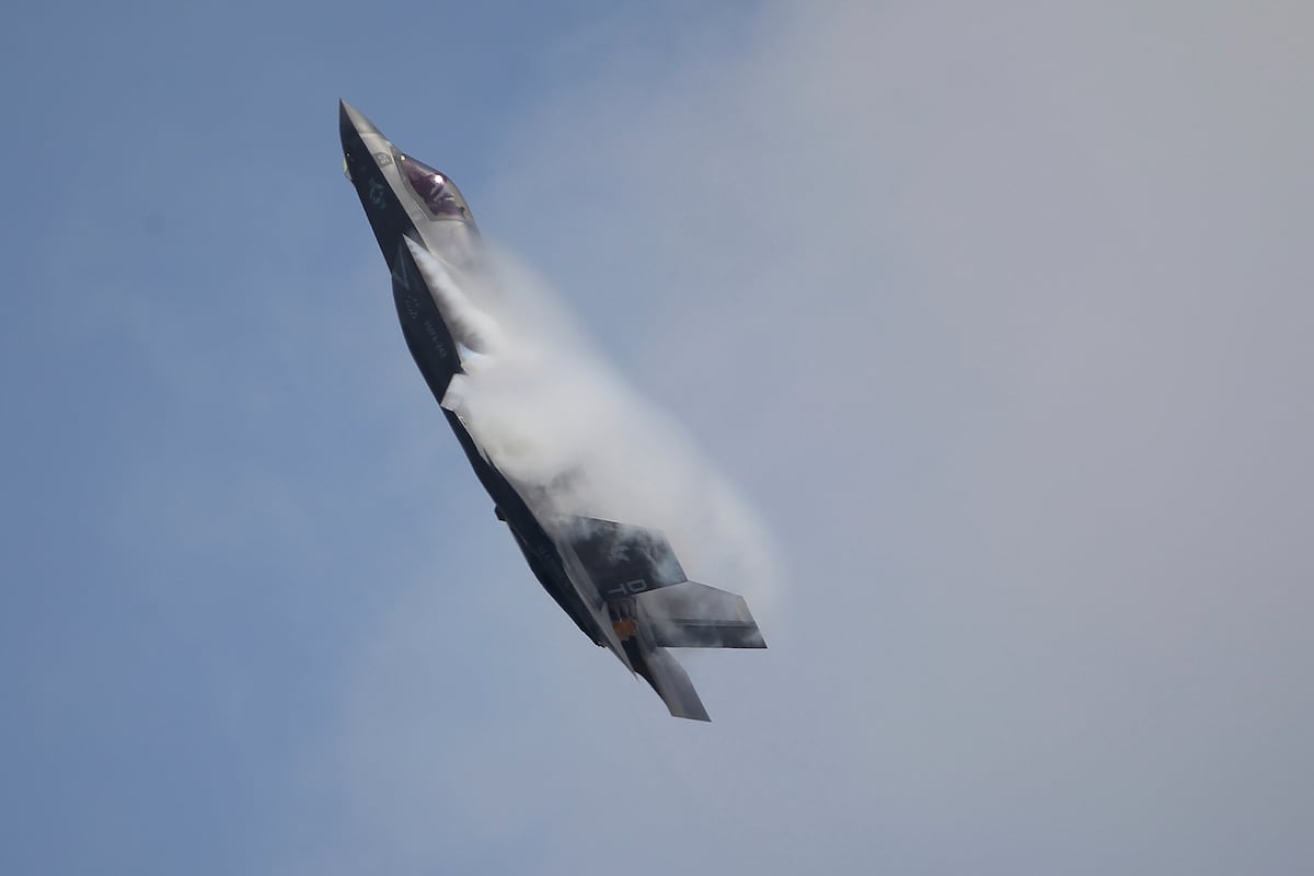 英国预计F-35交付将出现“短期”延误