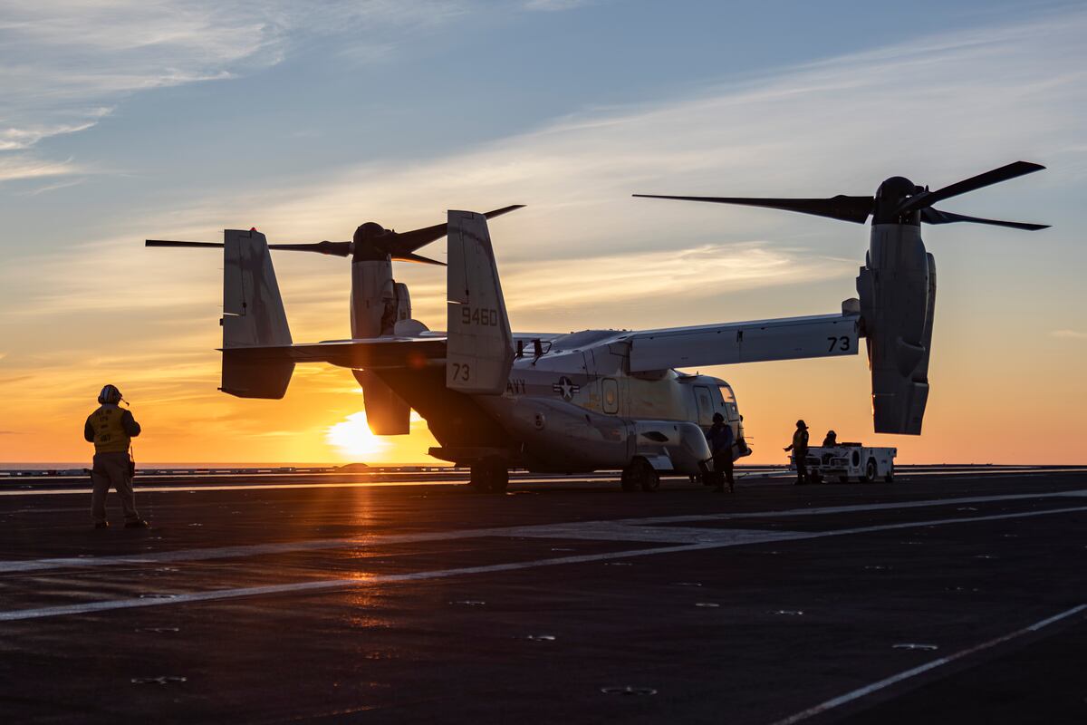 USS Abraham Lincoln arrives in Middle East Tac Gear Drop