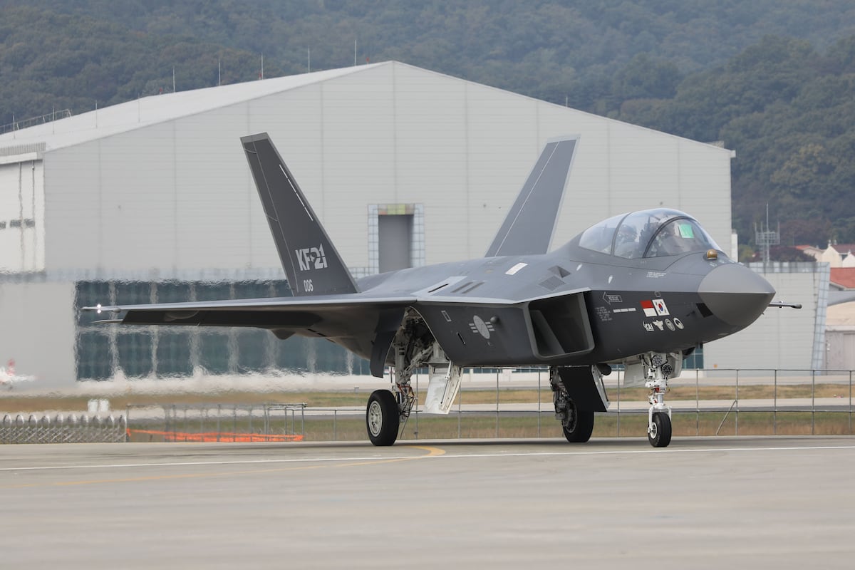 South Korea orders first batch of KF-21 fighters