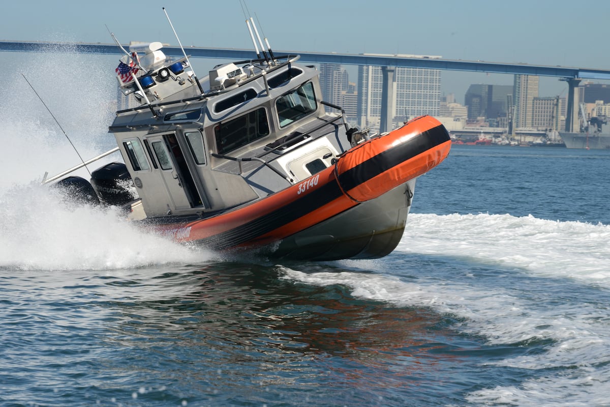 US Coast Guard shoots out migrant boat engine in high speed chase US Coast Guard shoots out migrant boat engine in high speed chase