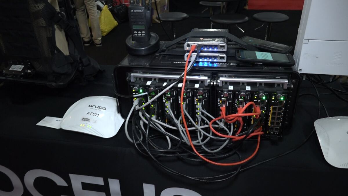 Wireless Command System Wireless command posts strike a cord for the Army