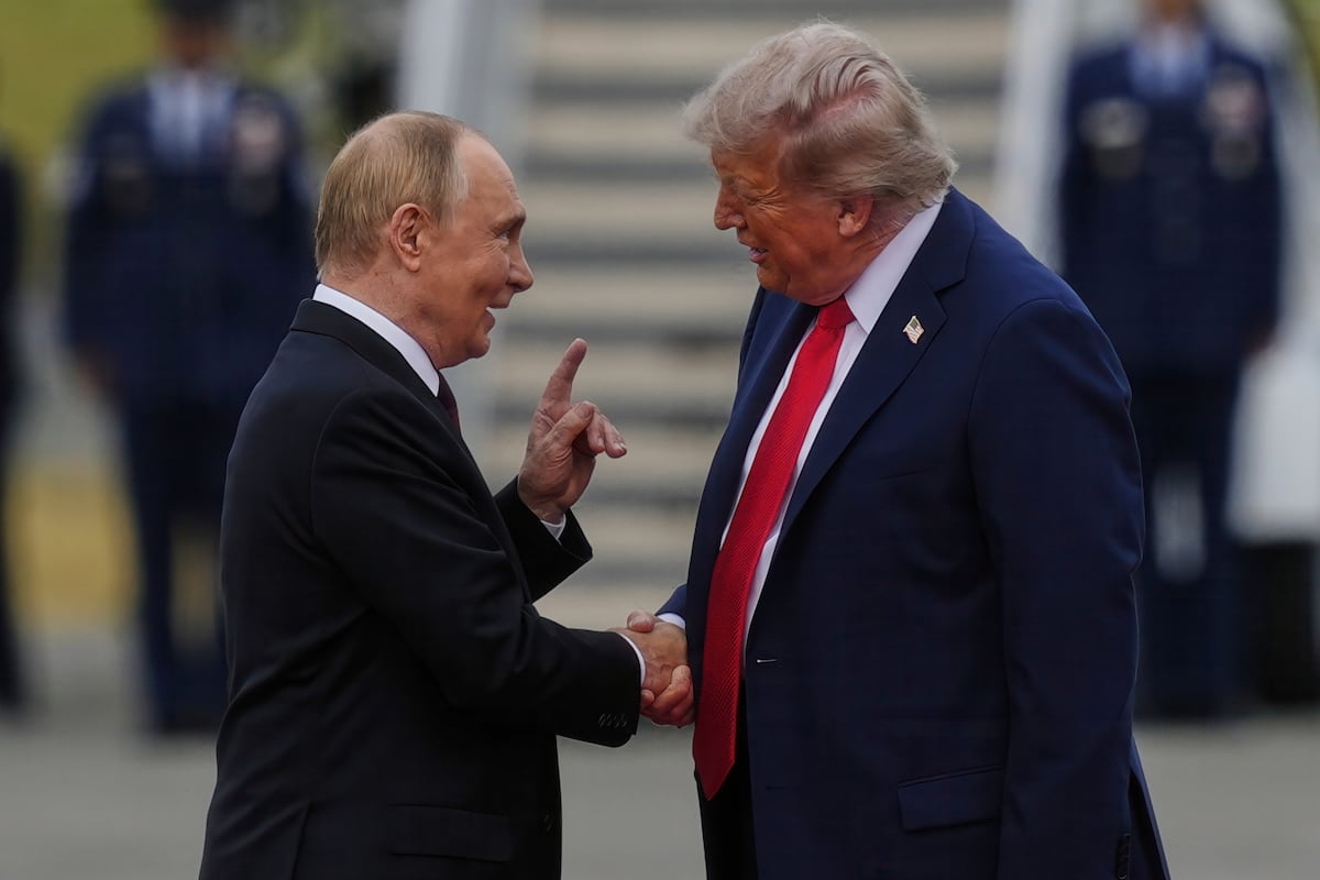 B-2, fighter jets fly over as Trump-Putin summit begins