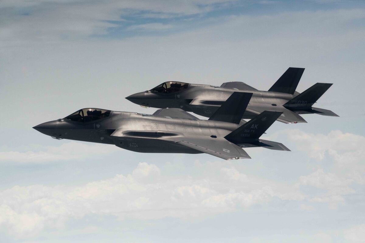 韩国批准斥资数十亿美元增购F-35战斗机和SM-6导弹