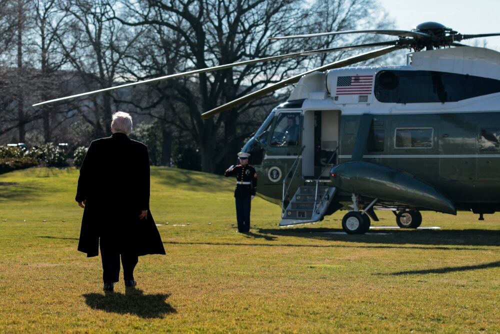 Marine One helipad to be built on White House lawn , Trump says