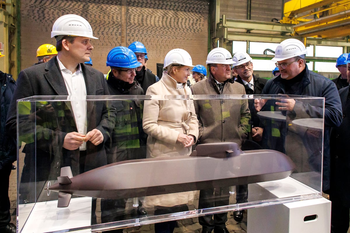 NextImg:Canada shortlists German, South Korean yards for massive sub program