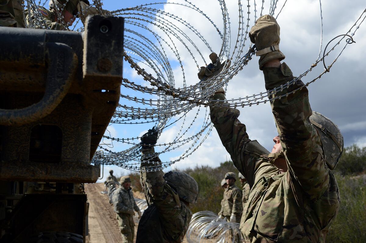 Trump makes new threat to send US troops to Mexican border