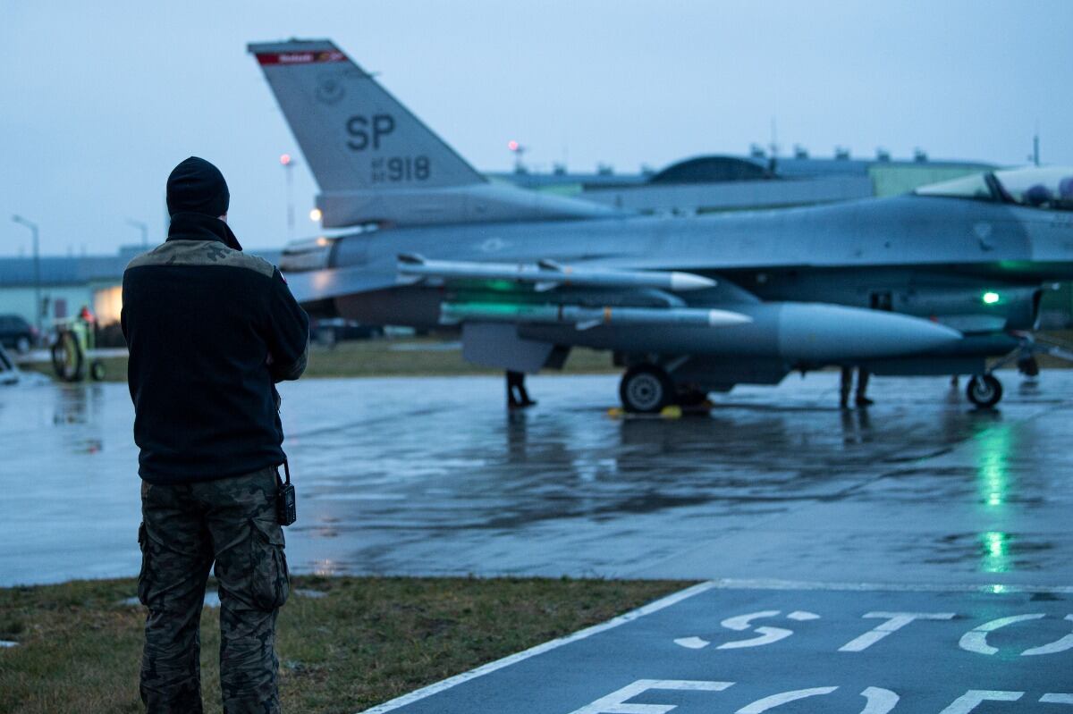 US F-16s head to Poland to strengthen NATO air policing mission
