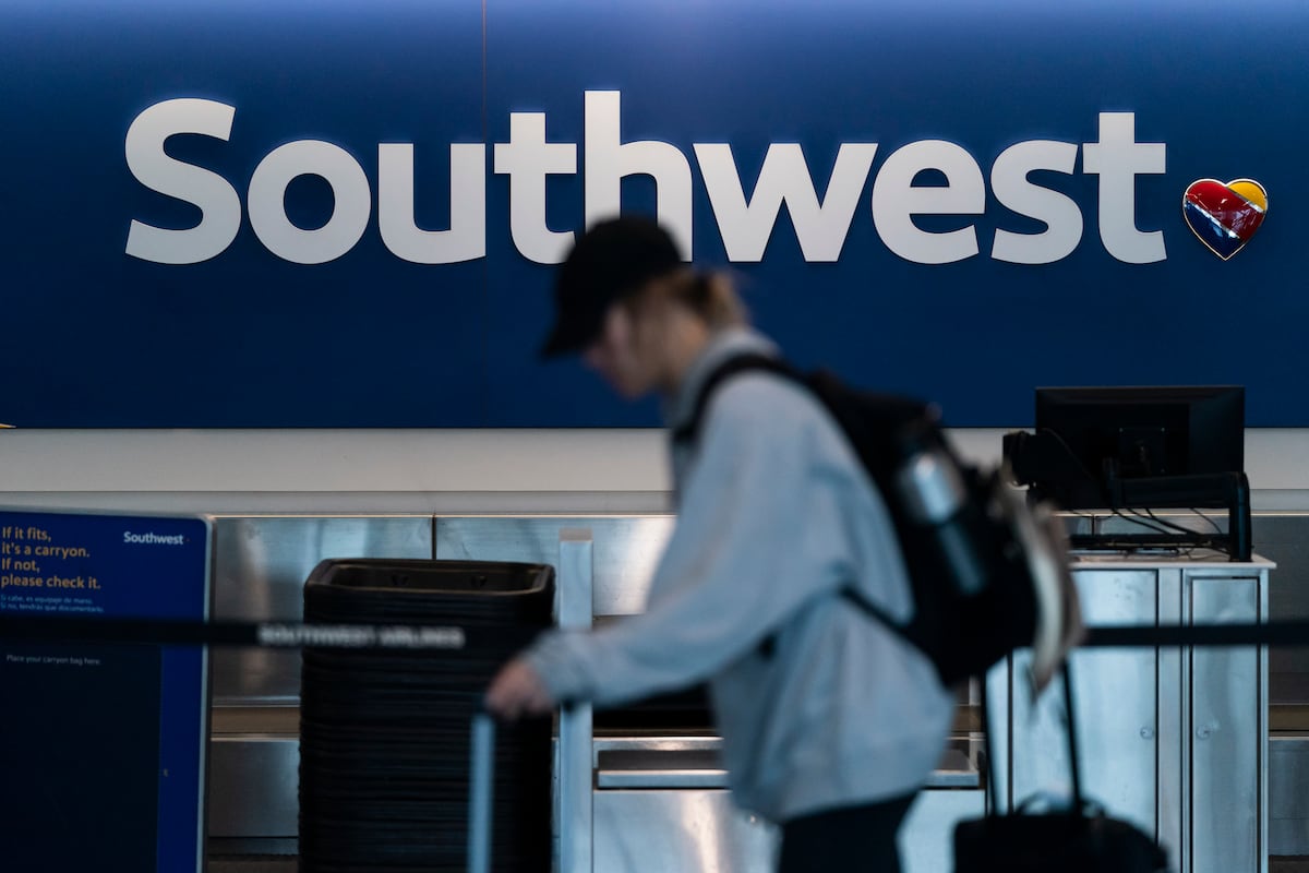 Southwest flight plunges in response to nearby aircraft