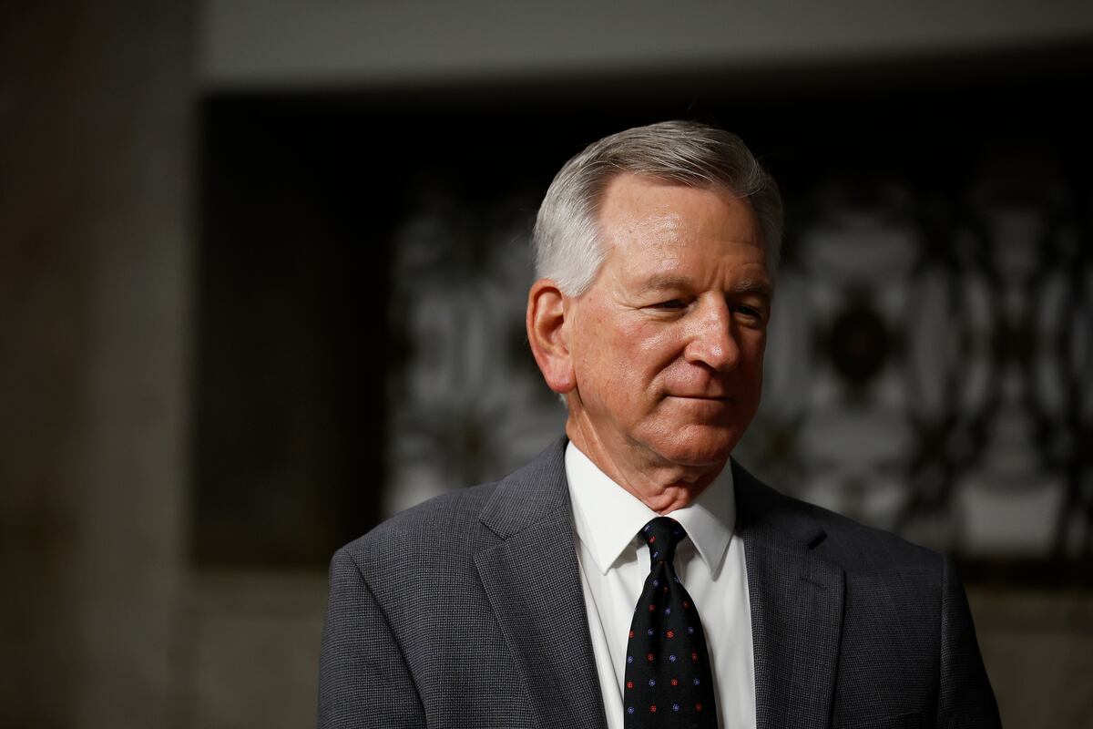 Tuberville to seek floor vote on No. 2 Marine leader