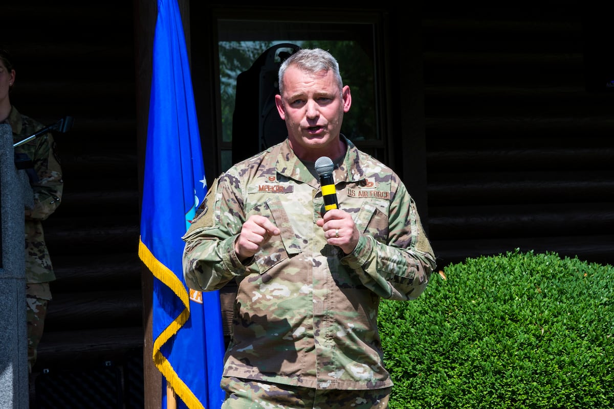 Fired wing commander admits fraternization, to be confined 3 weeks