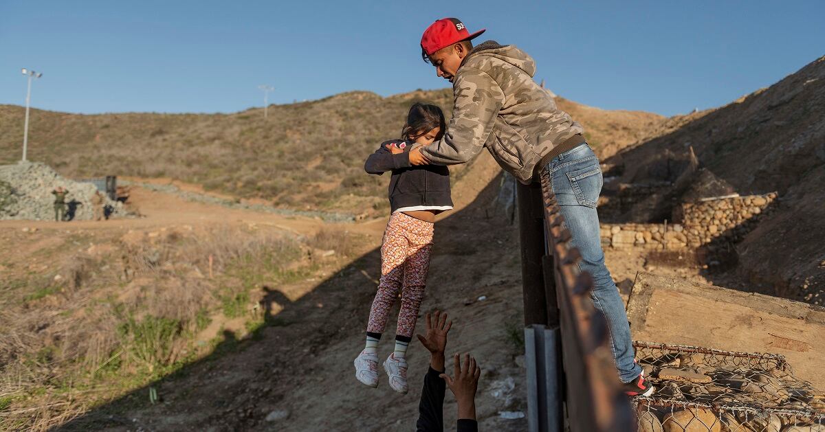 Judge blocks Trump from building sections of border wall using Defense ...