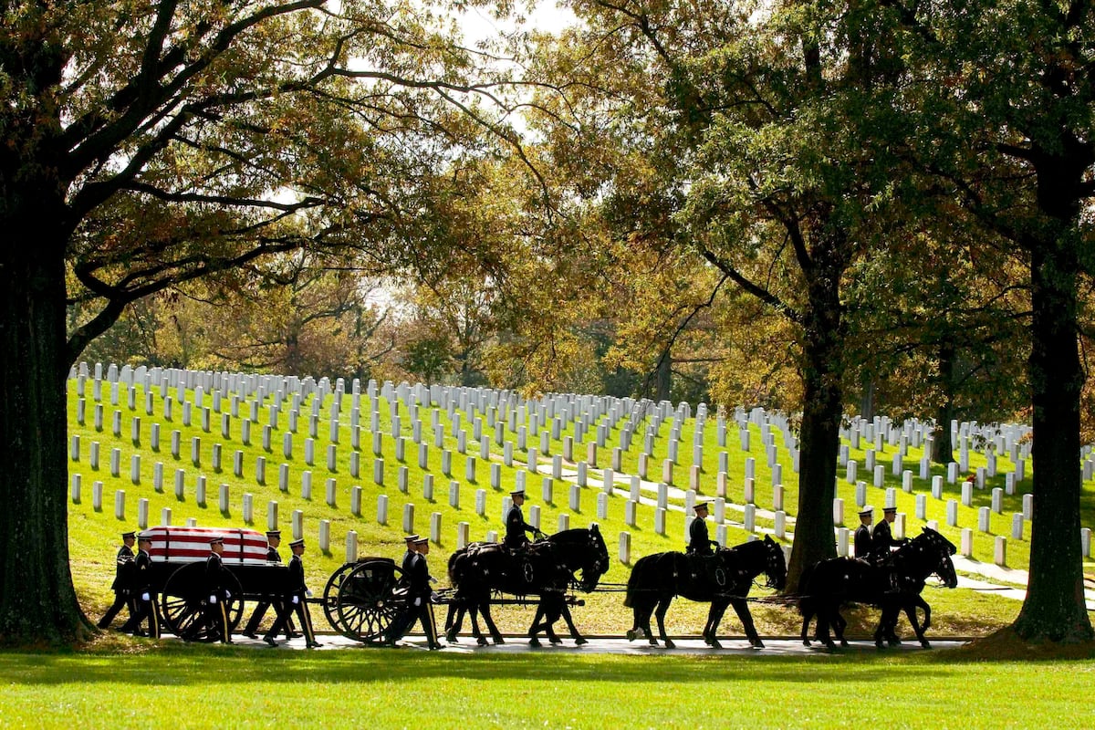 Army will end most of its ceremonial horse programs