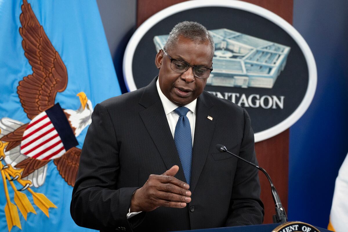 Pentagon chief in Papua New Guinea to boost ties, offset China