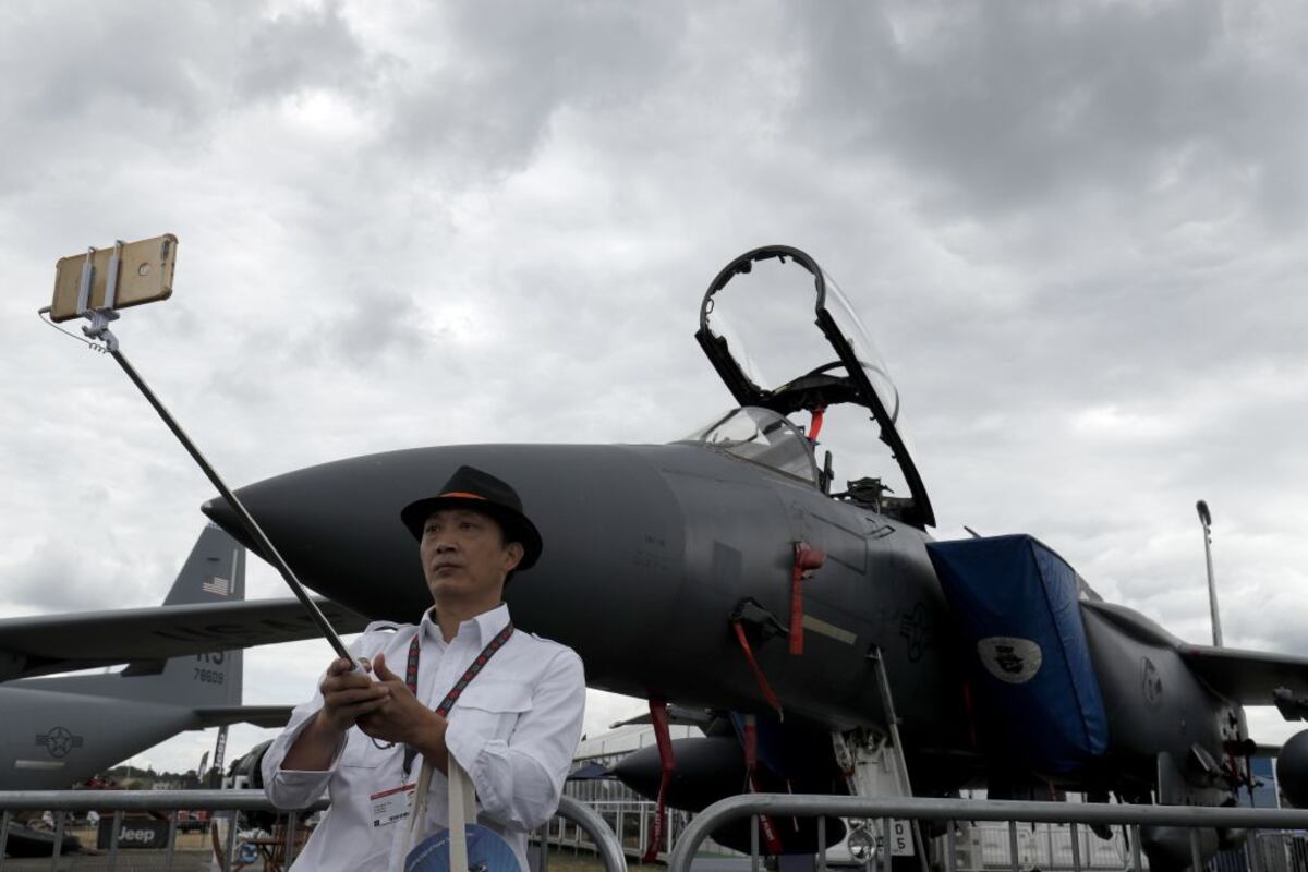 美国在2020财年向海外出售了价值1750亿美元的武器。