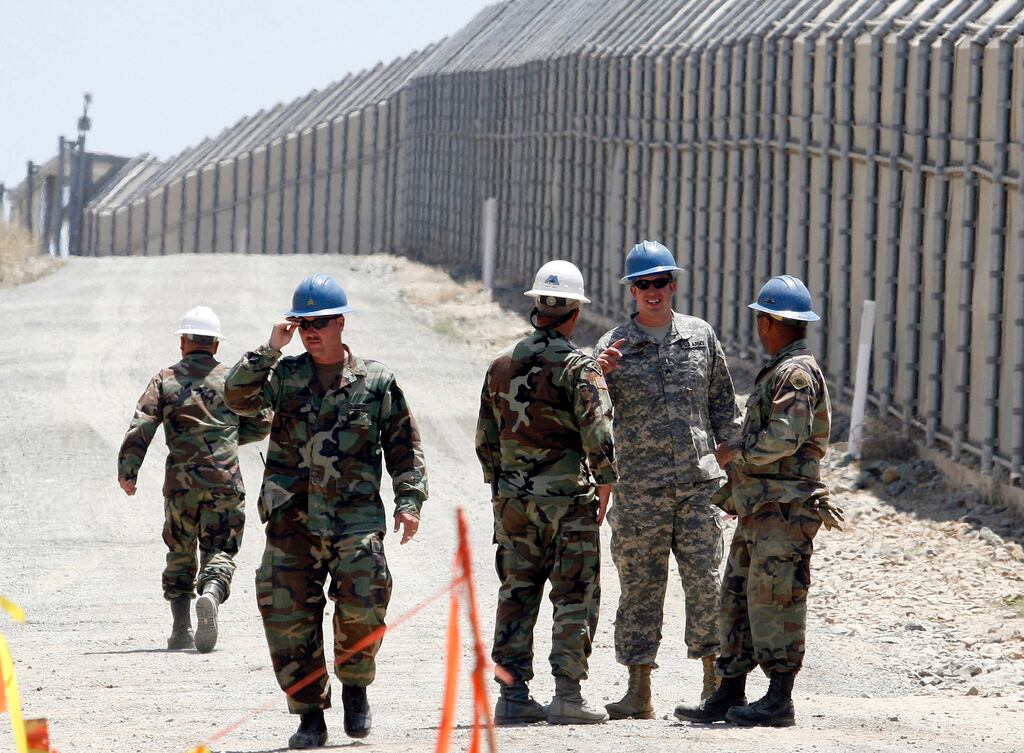 Trump wins pledges of 1,600 troops for Mexico border duty