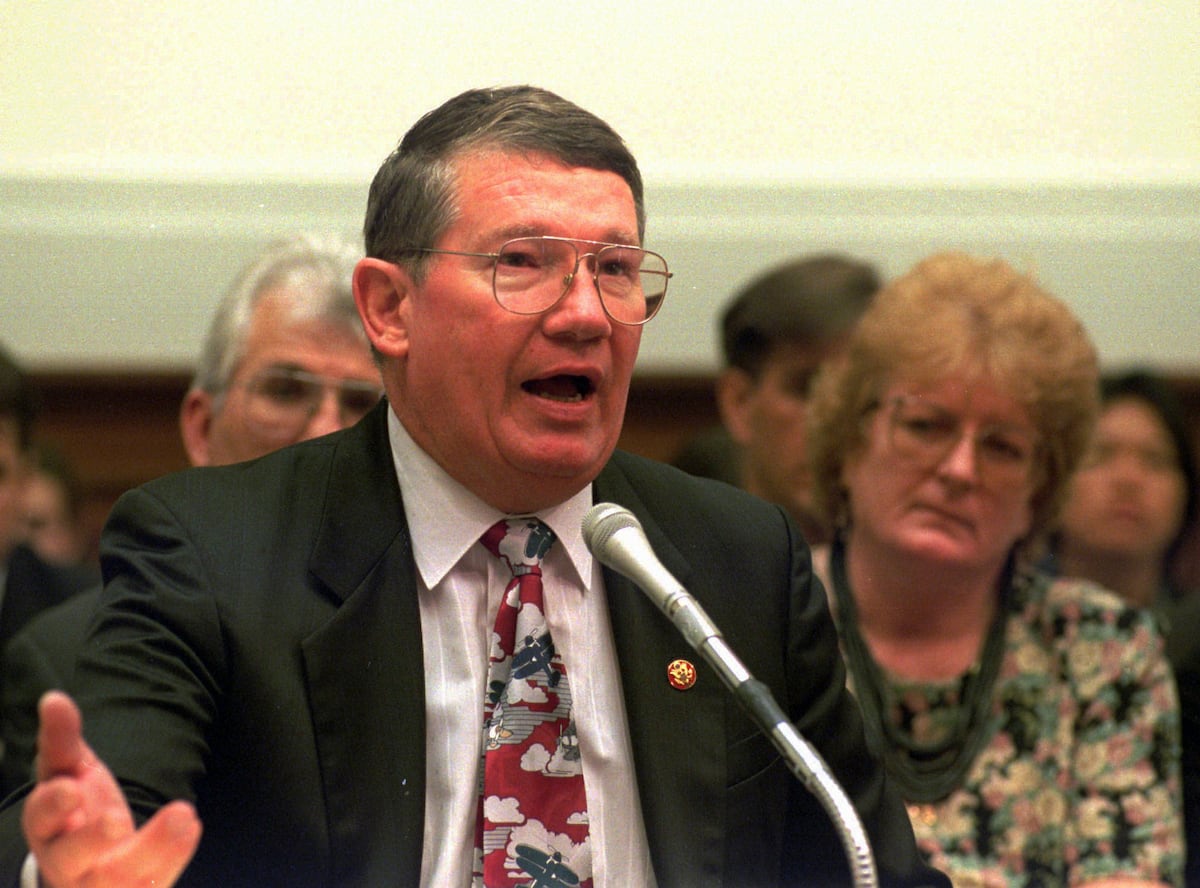 Duke Cunningham, Navy flying ace who later accepted bribes, dies at 83