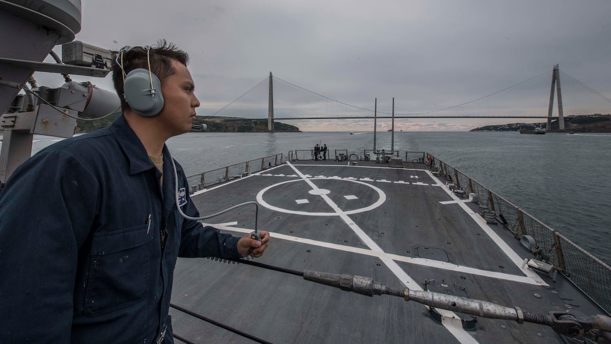 Sailor pleads guilty to bribing official for unauthorized military IDs