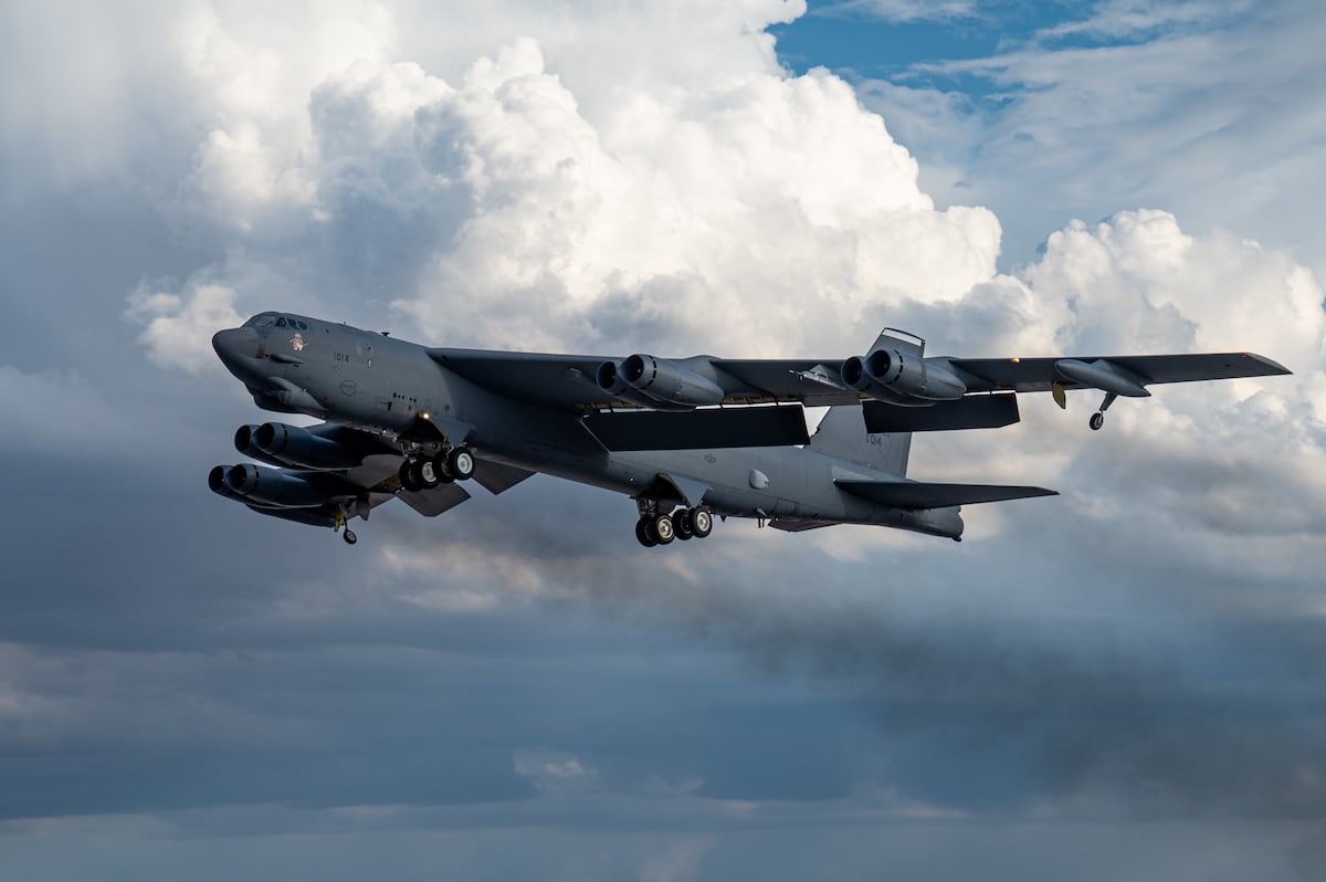 Air Force reviewing B-52’s apparent near miss with airliner