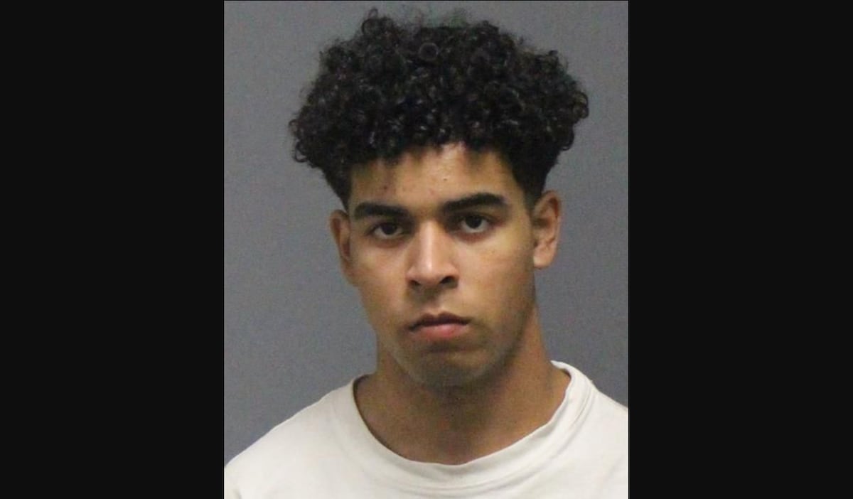 Marine arrested for ramming into cop car, speeding and doing ‘donuts’ Marine arrested for ramming into cop car, speeding and doing ‘donuts’