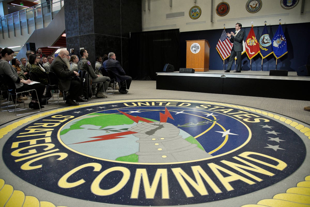 Retired Army officer pleads guilty to sharing secrets on dating site