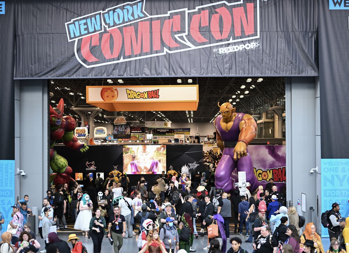 Comic Con Check In Comic Con Attendees Cash Out on Collectibles